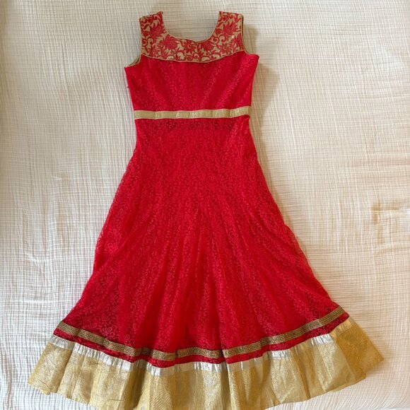 Gorgeous Women's Salwar Kameez Pink Lace, Gold Trim and delicate buttons - Picture 14 of 14